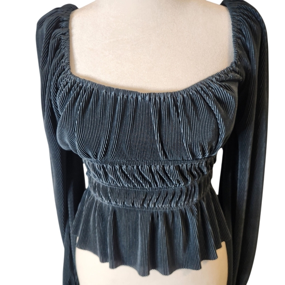 Astr Tops - ASTR The Label Ziva Pleated Balloon-Sleeve Top in a midnight blue Sz:S Boho